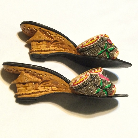 Beaded Mules with Carved Wood Pagoda Heel - Unique - Size 4 - Picture 5 of 10